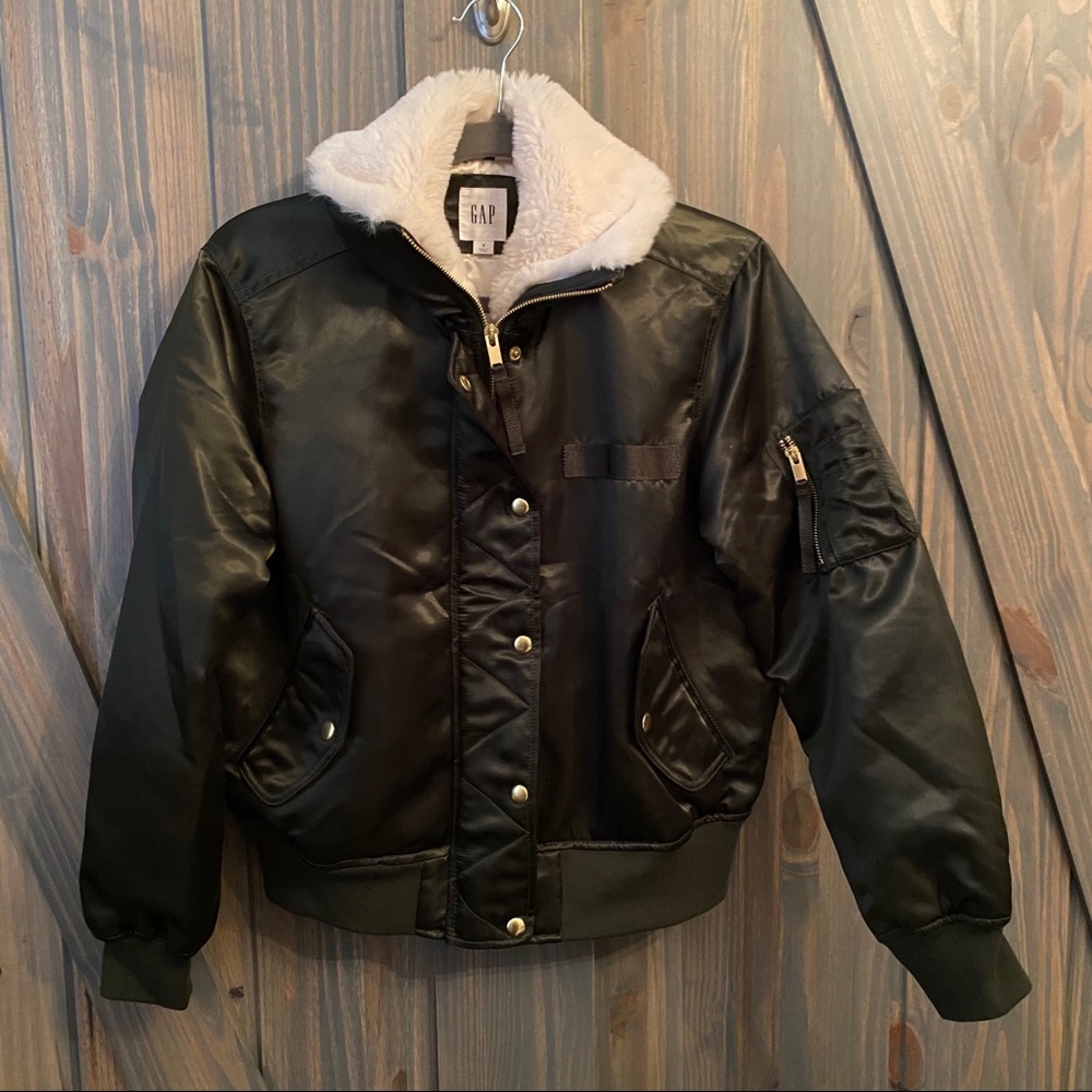 GAP cozy fur collar bomber jacket like new